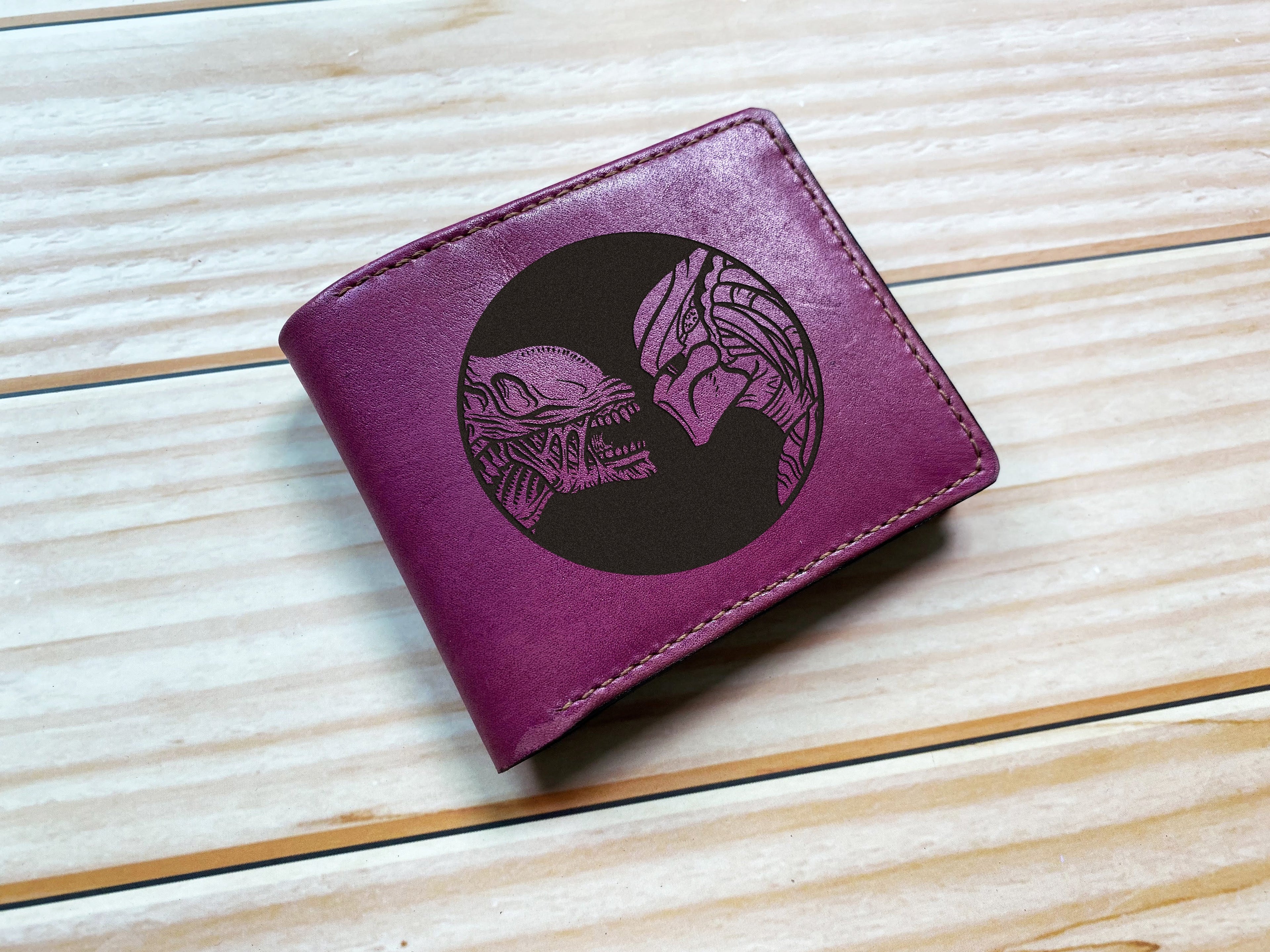 Predator Alien symbol wallet, Xenomorph monster horror men's wallet, custom engraving wallet for husband, boyfriend