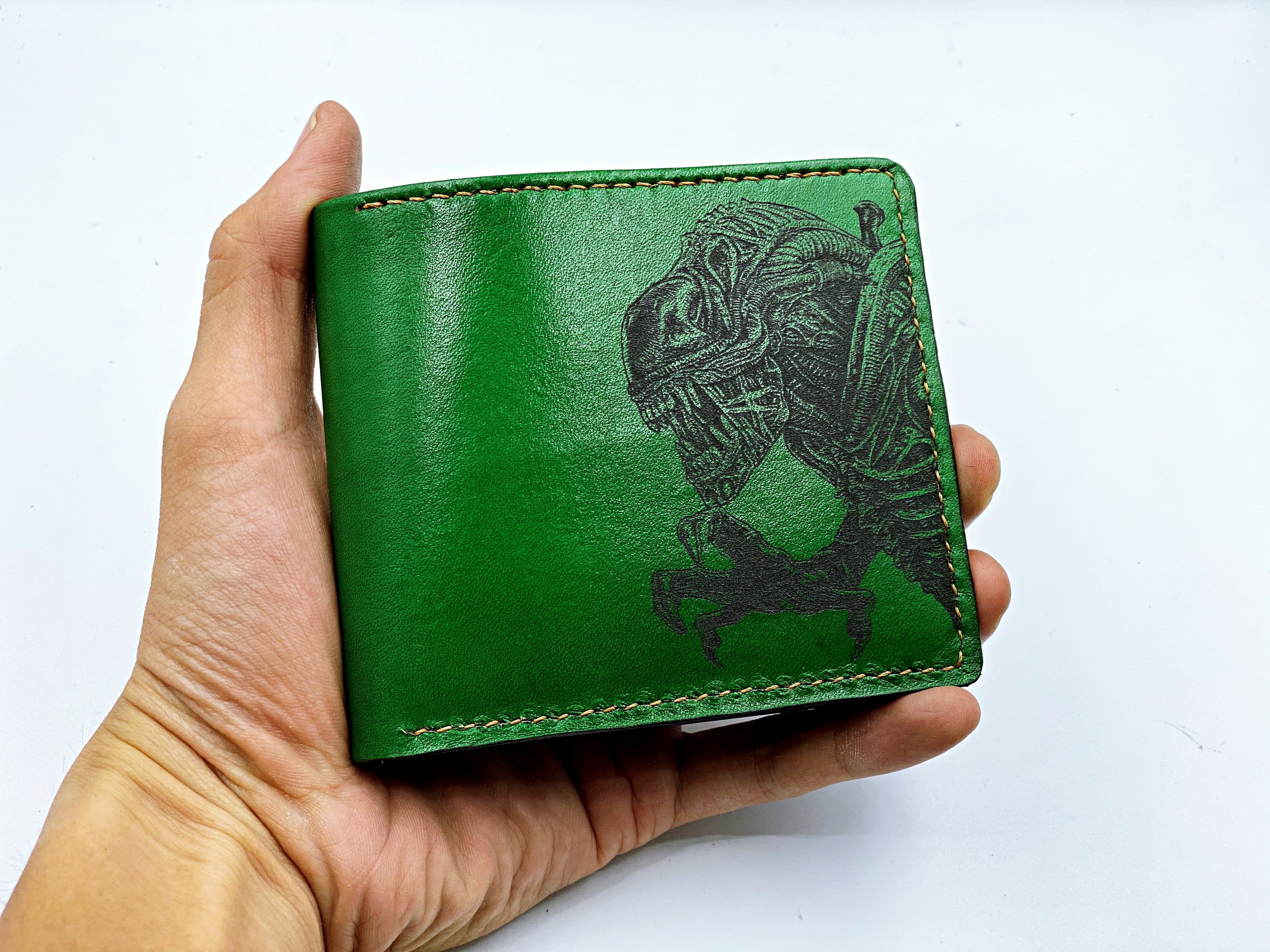 Mayan Corner - Predator vs Aliens xenomorph monster leather handmade men's wallet, custom gifts for him, father's day gifts, anniversary gift for men