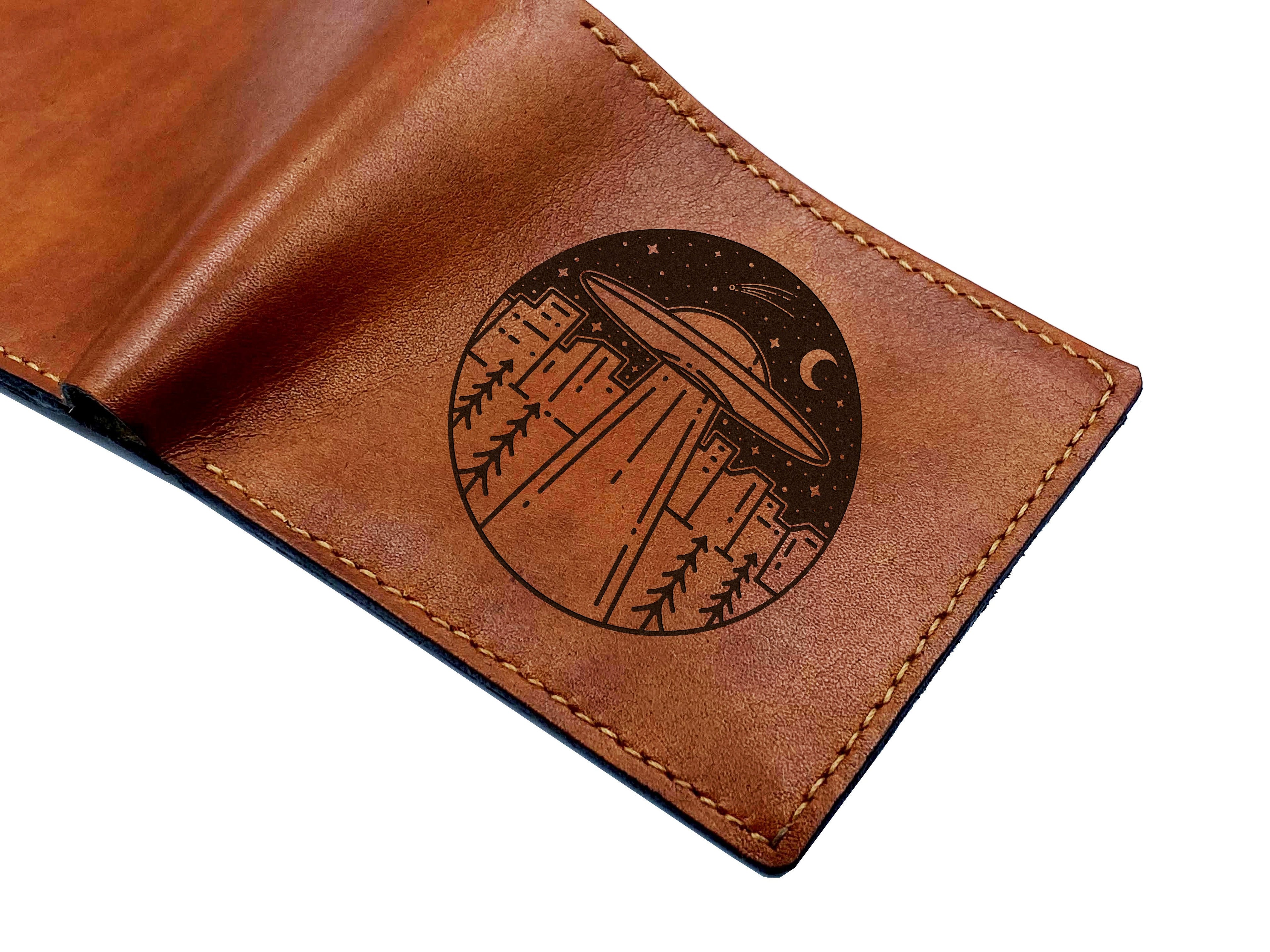 Alien UFO leather men's present, custom engrave gift ideas, Alien starship gift for boyfriend, leather anniversary fun art, wallet for boy