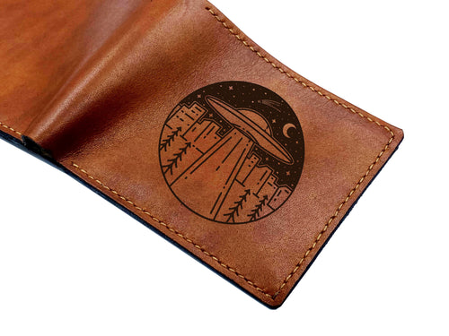 Alien UFO leather men's present, custom engrave gift ideas, Alien starship gift for boyfriend, leather anniversary fun art, wallet for boy